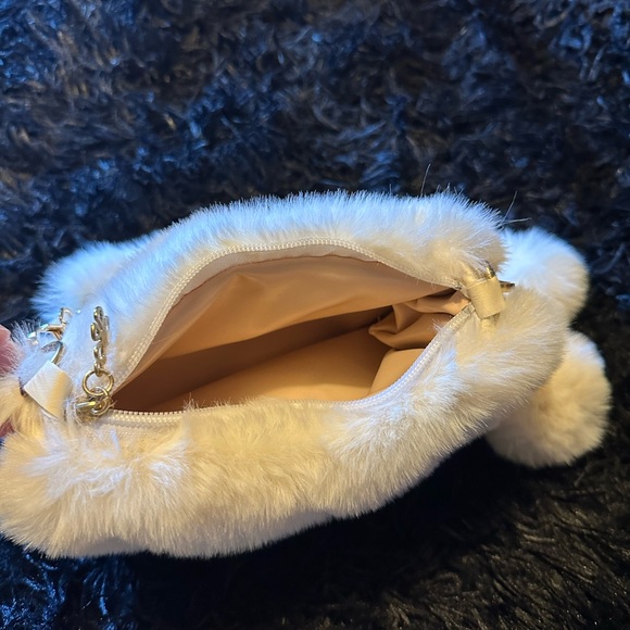 Faux Fur Heart-Shaped Handbag with 2 Pom Pom. - Picture 2 of 6